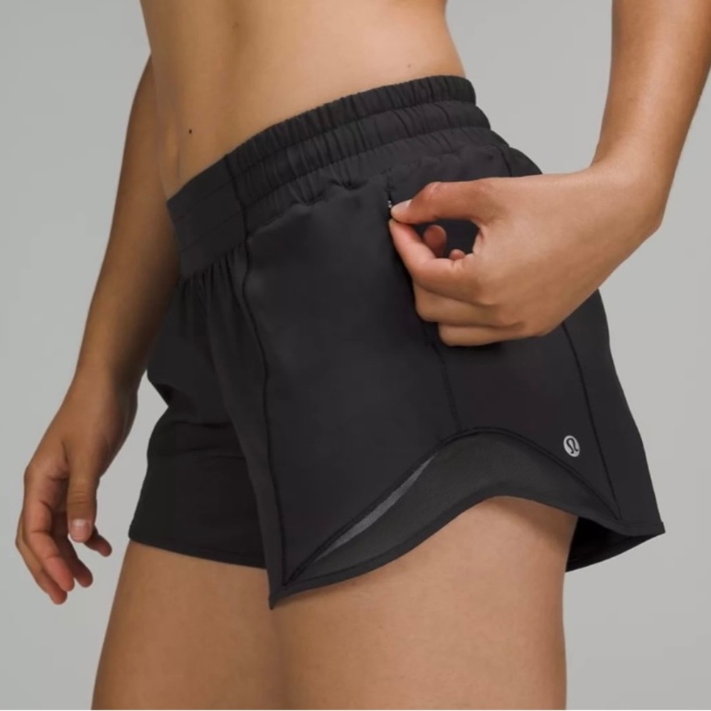 authentic lululemon hotty hot 4” shorts